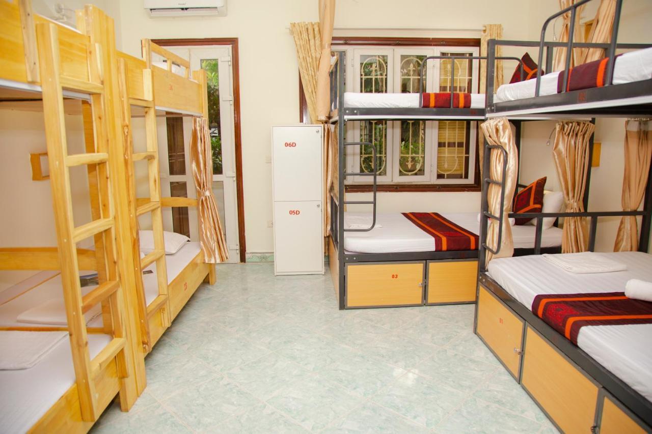 Bett im gemischten Schlafsaal mit 8 Betten und Balkon